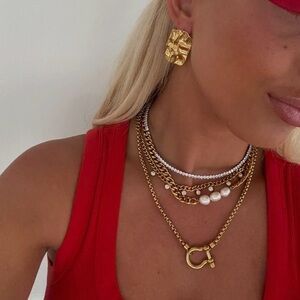 Elegant Gold or gold with silver lock 🔒 necklace